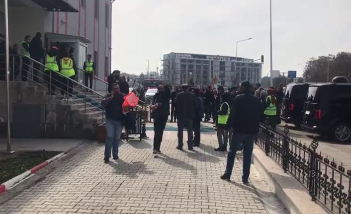 Malatya Yeşilyurt merkezli 5.6 büyüklüğünde bir deprem meydana geldi.