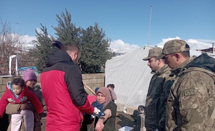 Mehmetçik Kilis’te sıcak çorba ikramını sürdürüyor