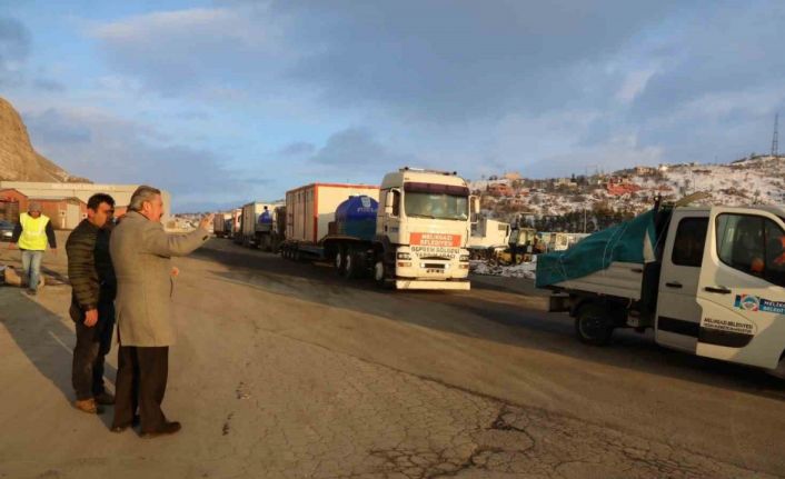 Melikgazi, Hatay’a mobil WC, duş, konaklama konteynerları ve su arazözü yolladı