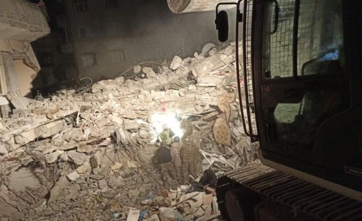 MSB: "2’nci Kolordu İstihkam Alayı arama faaliyetine aydınlatmalı olarak devam ediyor"