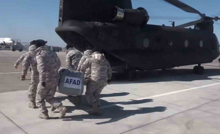 MSB: “CH-47 helikopterleri ile depremden etkilenen vatandaşlarımıza yardım malzemelerini ulaştırmaya devam ediyoruz”