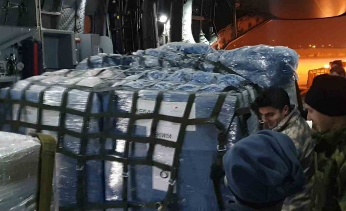 MSB: "Depremlerin etkilediği illere 519 sortiyle kurtarma ekibi ve yardım malzemesi taşındı"