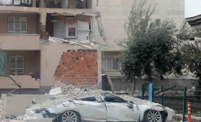 Muhtar mahallesini vatandaşlarla yeniden inşa ediyor