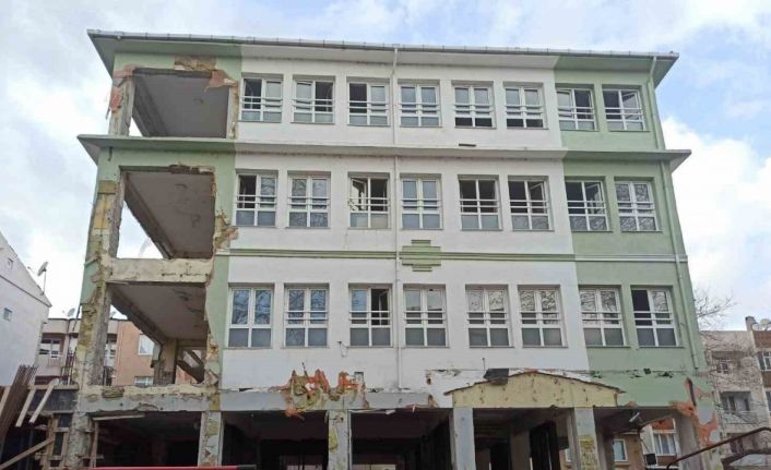 Mustafakemalpaşa’daki okullarda deprem seferberliği