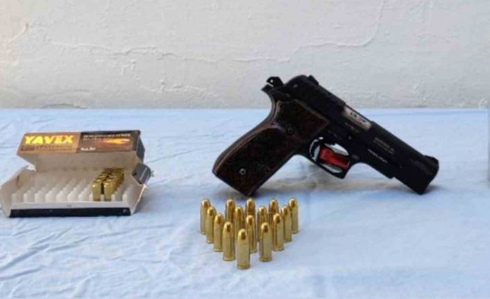 Ruhsatsız tabanca ve uyuşturucu ele geçirildi