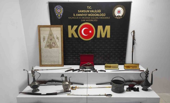 Samsun’da tarihi eser olduğu değerlendirilen 16 kılıç ve 10 tabanca ele geçirildi