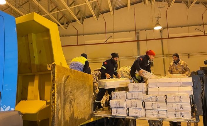 Sanayi Teknoloji Bakanlığı 250 adet duvar kırıcı iş makinesini deprem bölgesine gönderdi
