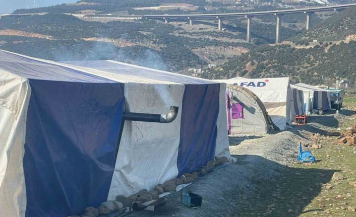 Şenoba Belediyesi, deprem bölgesine günde 3 öğün 2 bin kişilik sıcak yemek dağıtıyor