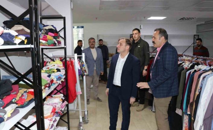 Siirt Vali Vekili Abdulhamit Mutlu, depremzede ailelerin sorun ve taleplerini dinledi