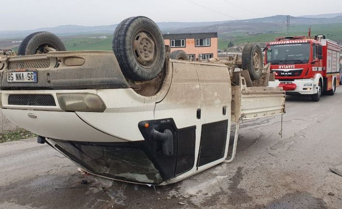 Susurluk’ta takla atan kamyonet sürücüsü yaralandı