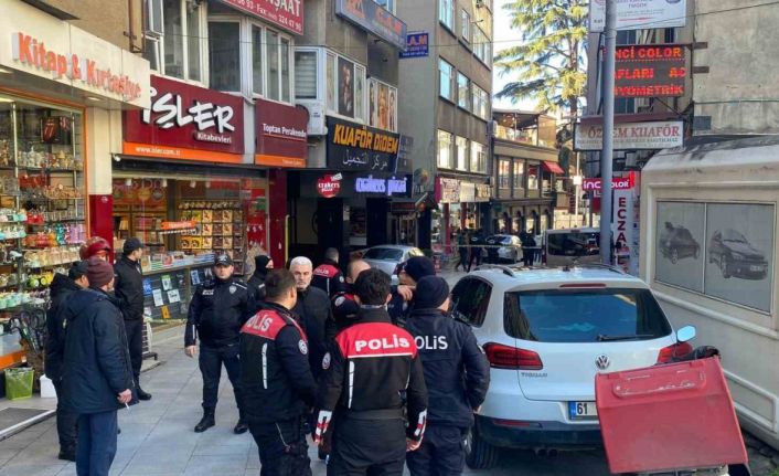 Trabzon’da silahlı kavganın görüntüleri güvenlik ve cep telefonu kameralarına yansıdı