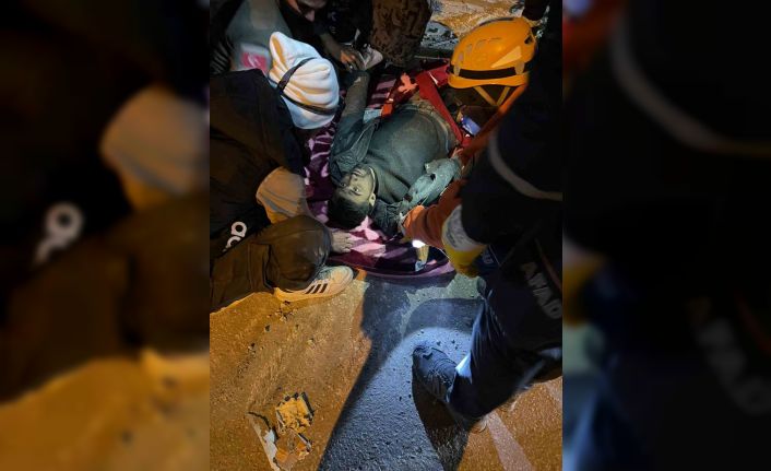 Umudun adı Mustafa oldu, depremden 261 saat sonra enkazdan ekipleri alkışlayarak çıktı