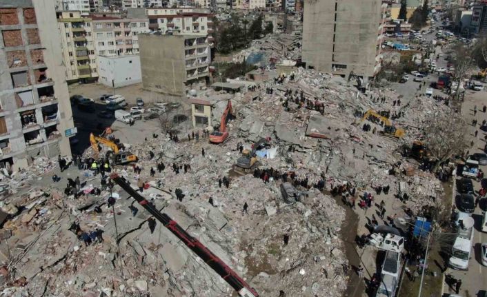 Üzerinden 82 saat geçen depremin merkezinde son durum havadan görüntülendi