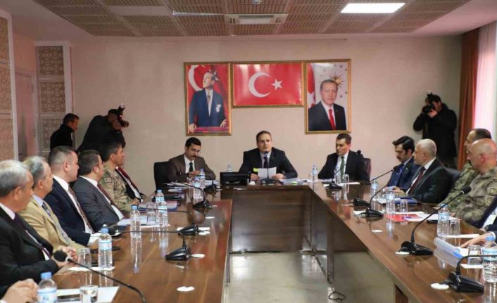 Vali Akbıyık: “Kimse Hakkari halkını paniğe sevk etmesin”