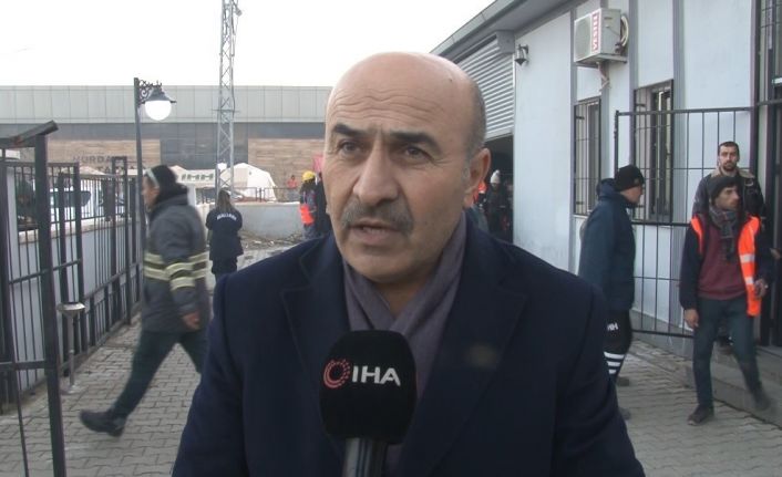Vali Demirtaş: “Nurdağı’nda 2 binin üzerinde arama kurtarma ekibi müdahale ediyor”