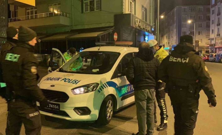 Yasal sınırın üzerinde alkollü çıktığını duyan sürücü: “İki birada bu kadar çıkıyor mu ya”