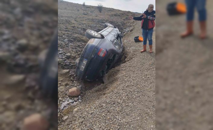 Yayla yolunda kontrolden çıkan otomobil şarampole yuvarlandı: 2 yaralı
