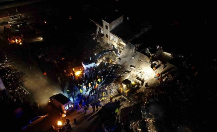 Zamanla yarışan ekipler adeta geceyi aydınlattı, dron ile havadan görüntülendi