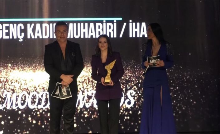 12’nci Mood Ödülleri’nde İHA Muhabiri Hasibe Karadağ’a ödül
