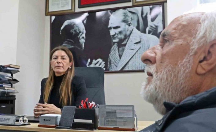 Ablası ile ağabeyini depremde kaybeden depremzede muhtar, acısını depremzedelere yardım ederek dindiriyor