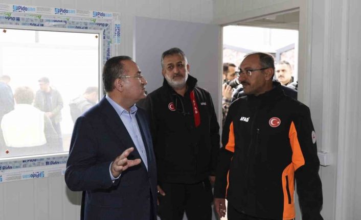 Adalet Bakanı Bozdağ: “Diyarbakır’da 621 konteyner kurulacak ve burada vatandaşlarımızın barınma ihtiyacı karşılanacaktır”