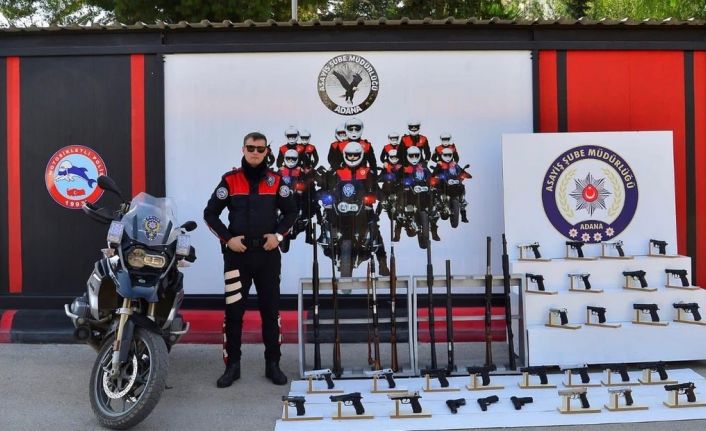 Adana’da polisin yakaladığı 36 hırsız tutuklanırken, 125 adet ruhsatsız silah ele geçirildi