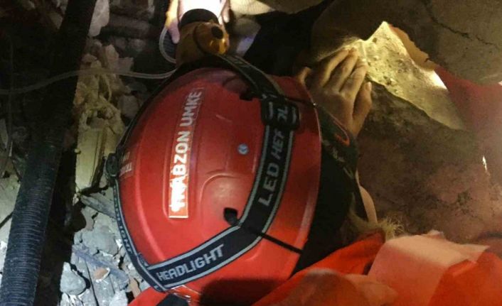 Adıyaman’da 3 çocuğunun cansız bedeni ile enkaz altından çıkan Naime teyzeyi UMKE ekipleri unutamıyor