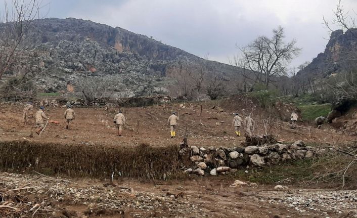 Adıyaman’da selde kaybolan 2 aylık hemşire ve kızının arama çalışmaları 4. günde de sürüyor