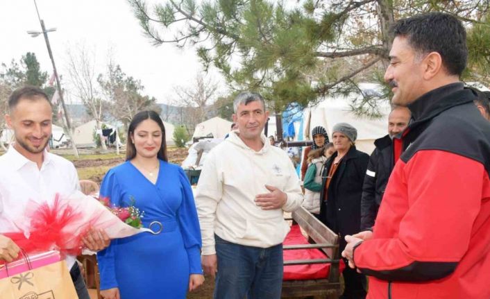 AFAD Koordinatörü Vali Tekbıyıkoğlu, depremzede gence kız istedi