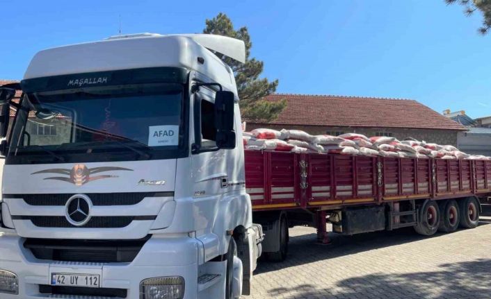 Afyonkarahisar’dan deprem bölgesindeki besicilere 27 tır ve 4 kamyon yem gönderildi