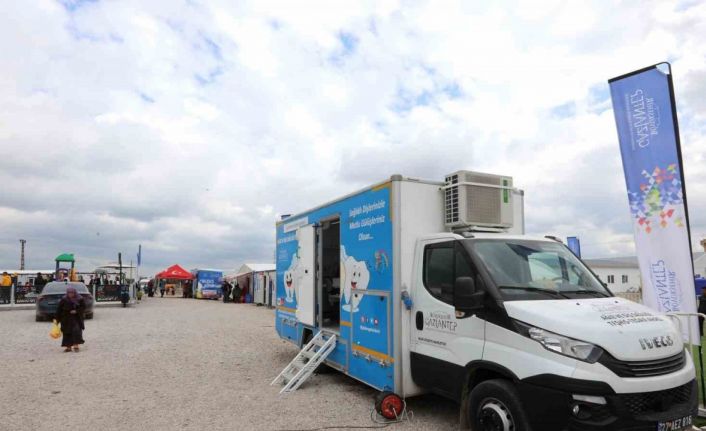 Ağız ve diş sağlığı aracı depremzedelere hizmet veriyor