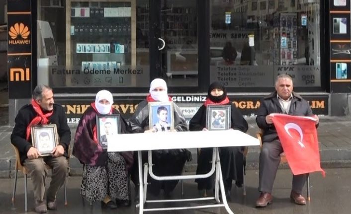 Aileler fırtınaya rağmen eylemlerine devam etti