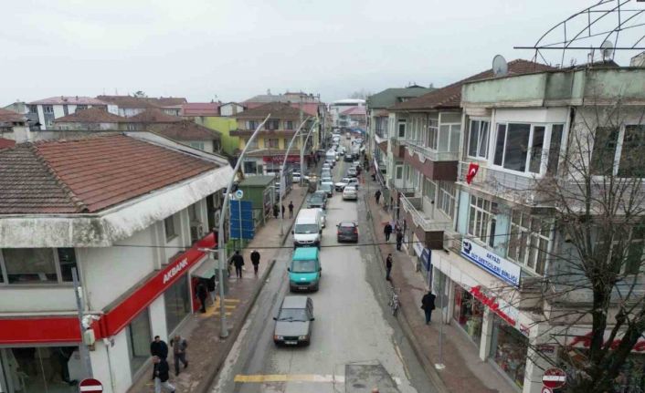 Akyazı’da Yağcılar Caddesi artık tek yön