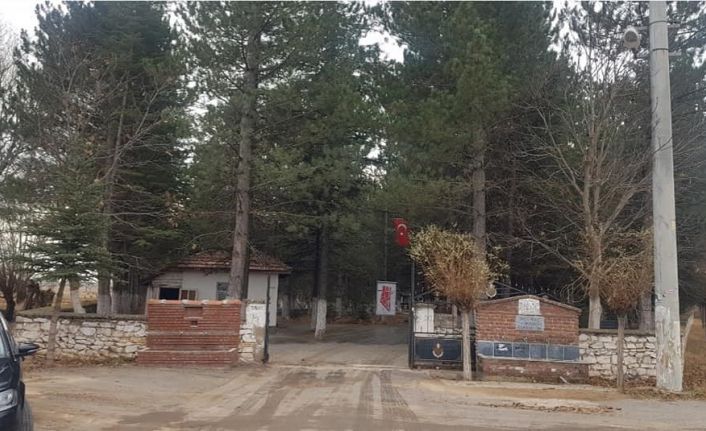 Altıntaş’ta şehitlik ve mezarlıkta bakım onarım çalışması