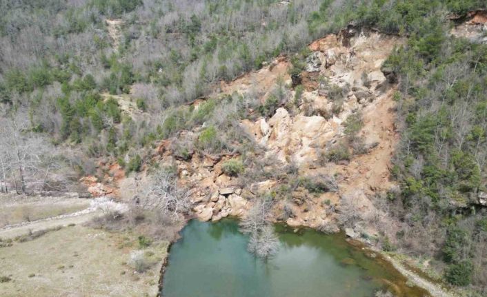 Amanos’ta depremle yarılan dağ doğal göletler oluşturdu