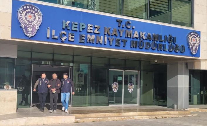 Antalya’da kesinleşmiş hapis cezasıyla aranan 2 kişi yakalandı