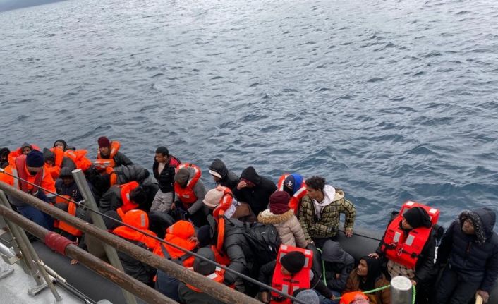 Ayvacık açıklarında Yunan unsurlarınca ölüme terk edilen 40 kaçak göçmen kurtarıldı
