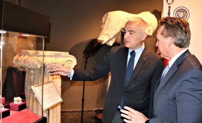 Bakan Ersoy: "ABD ile yapılan protokol gereği yurt dışına kaçırılan eserler alıcı bulamaz hale geldi"
