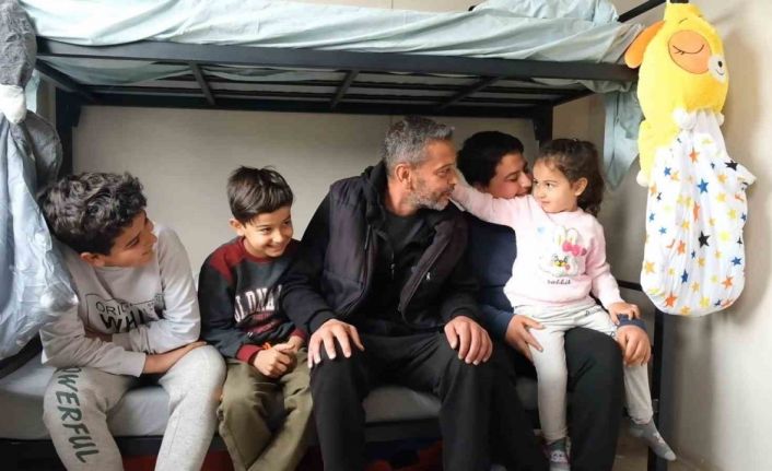 Bakan Kurum: “Tüm ekiplerimizle gece gündüz çalışıyoruz. Nurdağı ve İslahiye’de 214 prefabrik evi daha sahiplerine teslim ettik”