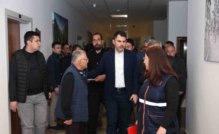 Bakan Kurum ve Başkan Büyükkılıç deprem bölgesinde çalışmaları değerlendirdi