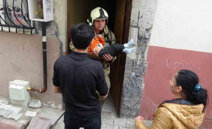 Balıkesir’de apartmanda yangın