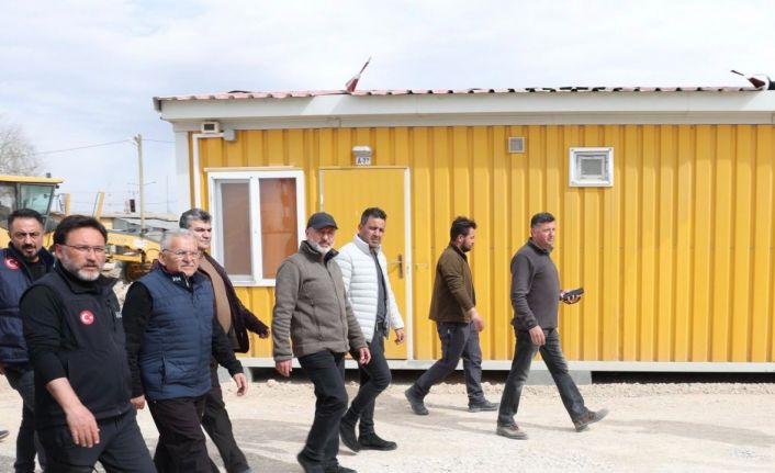 Başkan Büyükkılıç, 16 ilçe belediyesi ile ‘tek yürek’ Kahramanmaraş’ta yaraları sarıyor