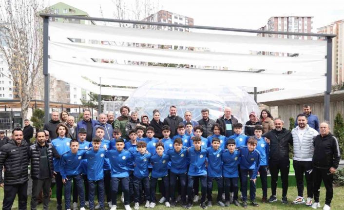 Başkan Yalçın u-14 takımını Mersin’e yolcu etti