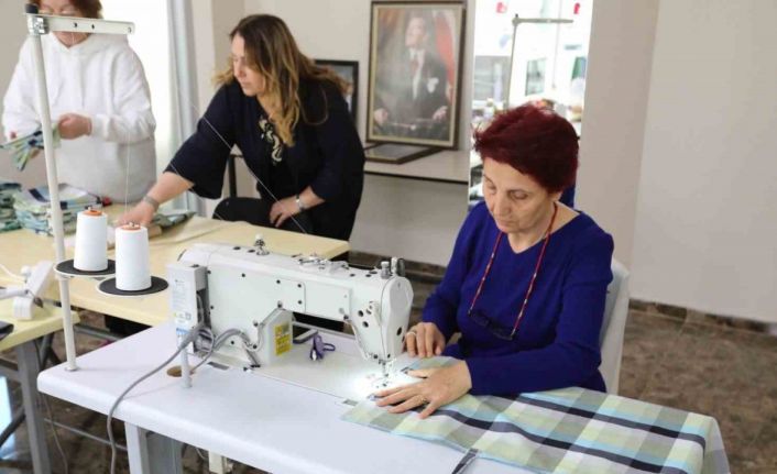 Bayraklılı kadınlardan deprem bölgesine destek sürüyor