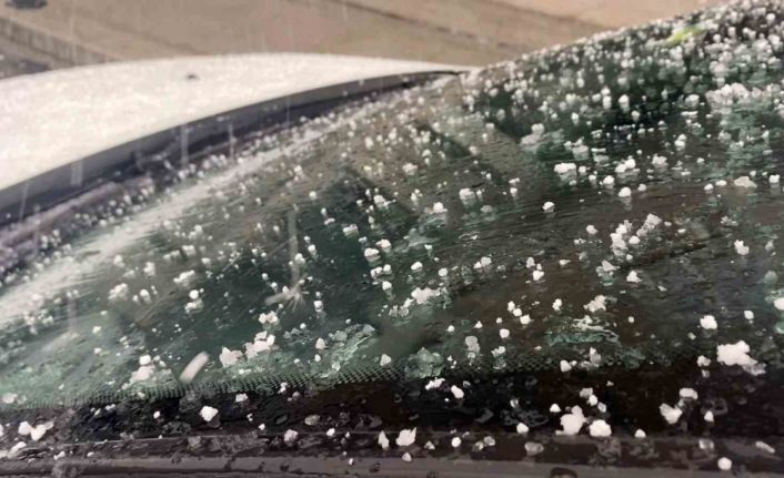 Beylikdüzü’nde dolu yağışı