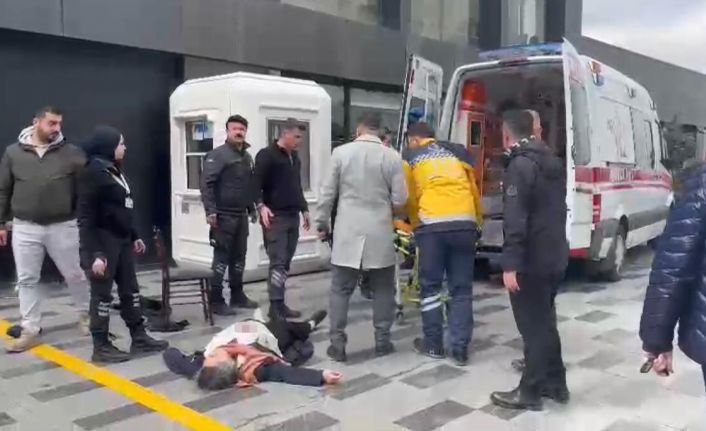 Bir gün evli kalan çiftin boşanma davası kanlı bitti: 2 yaralı