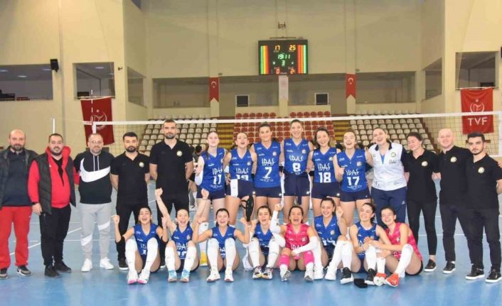 “Bizim Kızlar” yarı final müsabakalarının son maçında Sultan Spor’a set vermedi