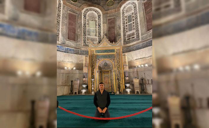 Boksör Muammer Hukic, Ramazan Ayı’nın ilk günü Ayasofya’da namaz kıldı