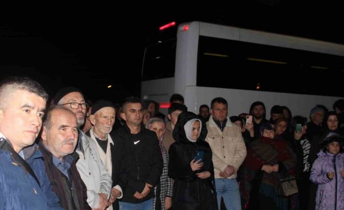 Bolu’dan kutsal topraklara 35 kişilik umre kafilesi uğurlandı