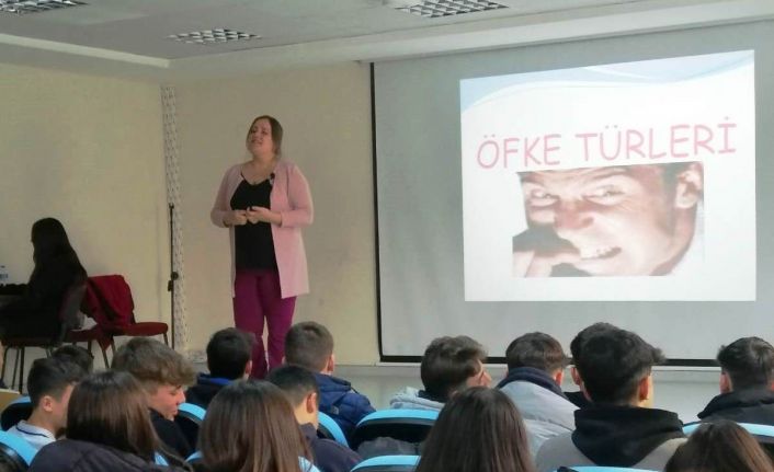 Burhaniye Belediyesi’nden liseli gençlere seminer